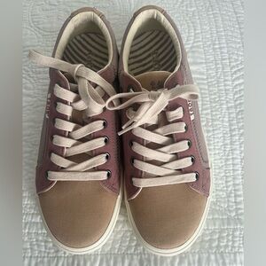 NWOB TAOS Plim Soul three tone Size 7.5
